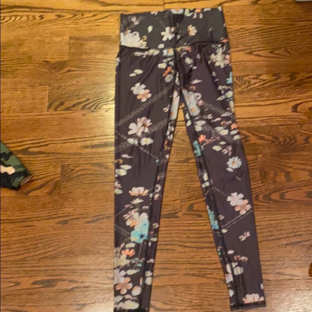 Teeki yoga pants, size small